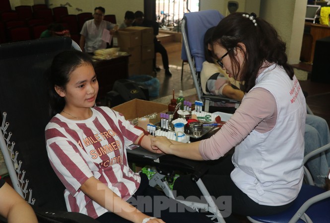 Hàng nghìn thanh niên, sinh viên Nam Định xung kích tham dự Ngày Chủ nhật đỏ Đoàn viên thanh niên Nam Định hiến máu trong ngày Chủ nhật đỏ - Ảnh: Hoàng Long