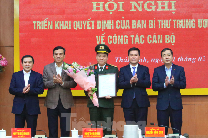 Triển khai quyết định của Ban Bí thư với Giám đốc Công an tỉnh Thái Bình Thượng tá Nguyễn Thanh Trường được Ban Bí thư chỉ định tham gia Thường vụ Tỉnh uỷ Thái Bình - Ảnh: Hoàng Long