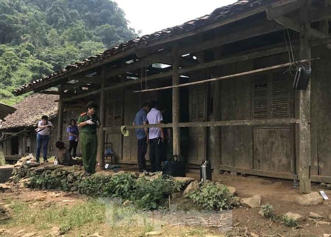 Điều tra vụ người đàn ông chết ngồi trên cổ bị thắt sợi dây thừng - ảnh 1