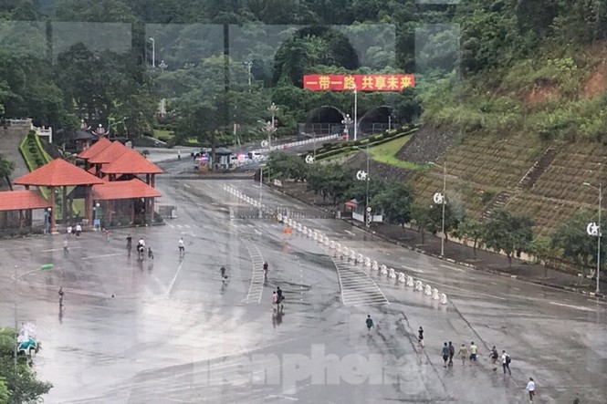 Thắt chặt an ninh khu vực bàn giao 400 tội phạm Trung Quốc - ảnh 1