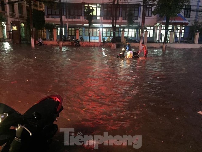 Giông lốc chưa từng có ở Lạng Sơn, ngập lụt nhiều nơi - ảnh 2