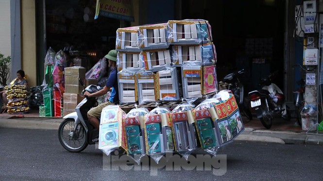 Lạc vào thế giới 'trần sao âm vậy' ở Đông Hồ, Bắc Ninh - ảnh 1