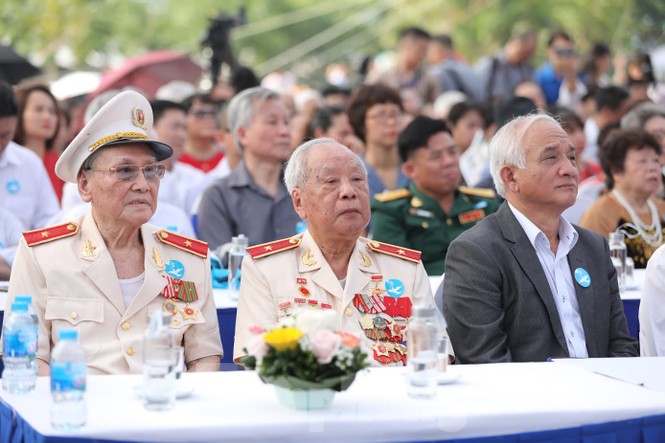 Hoàng thành sống lại ký ức tháng 10 lịch sử 65 năm trước - ảnh 4
