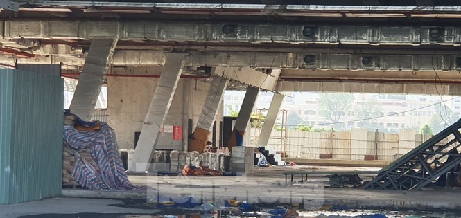 Cận cảnh tòa nhà triển lãm 800 tỷ xây dựng dang dở ở Thủ Thiêm - ảnh 7