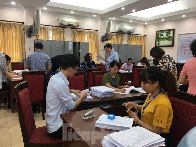 Những điều bất ngờ ở nơi chấm thi có số thí sinh đông nhất cả nước - ảnh 1