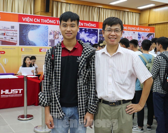 Thủ khoa ‘đạp xe giao trứng vịt’ nhập học trường ĐH Bách khoa Hà Nội - ảnh 7
