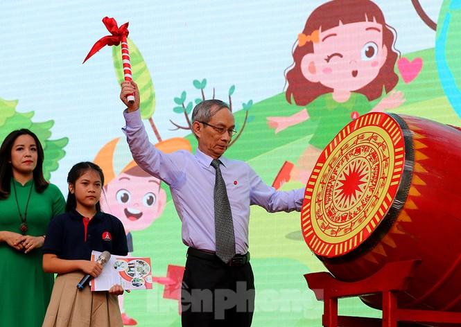 Lời tâm sự xúc động của 'ông nội' trong lễ khai giảng không bóng bay - ảnh 3