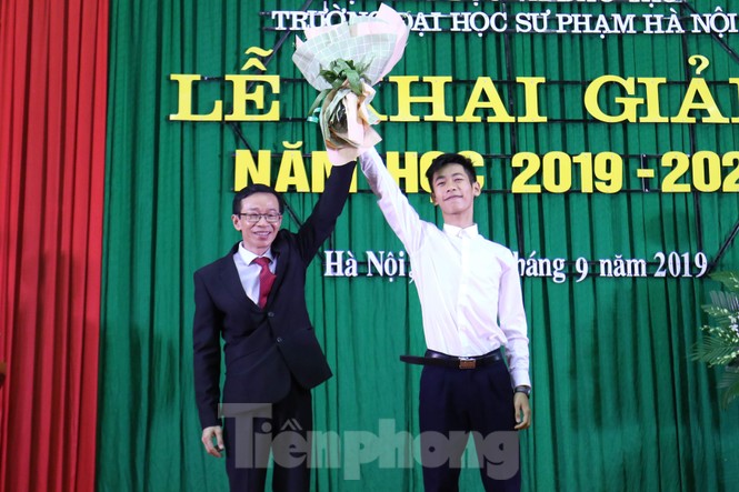 Nữ sinh sư phạm rạng ngời trong lễ khai giảng năm học mới - ảnh 6