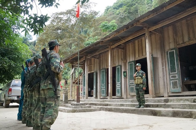 Cùng biên phòng Ka Lăng tuần tra nơi sông Đà chảy vào đất Việt - ảnh 2