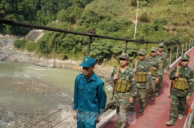 Cùng biên phòng Ka Lăng tuần tra nơi sông Đà chảy vào đất Việt - ảnh 4