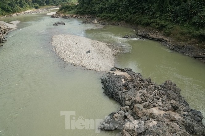Cùng biên phòng Ka Lăng tuần tra nơi sông Đà chảy vào đất Việt - ảnh 6
