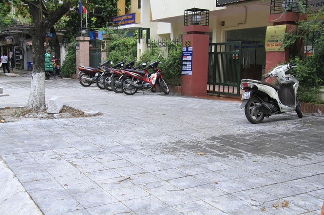 Hà Nội: Xuất hiện tuyến phố chỉ lát một bên ... vỉa hè - ảnh 5