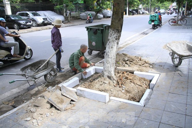 Hà Nội: Xuất hiện tuyến phố chỉ lát một bên ... vỉa hè - ảnh 7