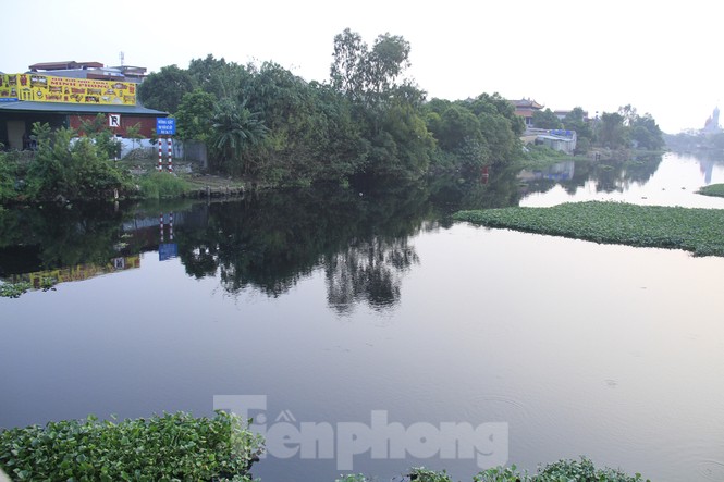 Cả dòng sông đen kịt, bốc mùi hôi thối ở Hải Dương - ảnh 3