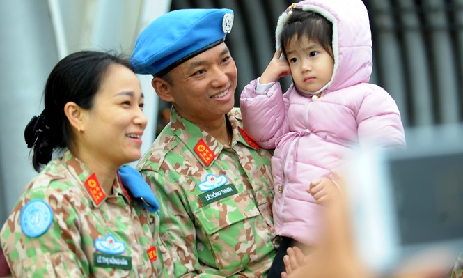 Nước mắt và nụ cười tiễn đoàn bác sĩ Bệnh viện dã chiến cấp 2.2 sang Nam Sundan - ảnh 2