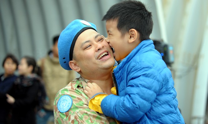 Nước mắt và nụ cười tiễn đoàn bác sĩ Bệnh viện dã chiến cấp 2.2 sang Nam Sundan - ảnh 3