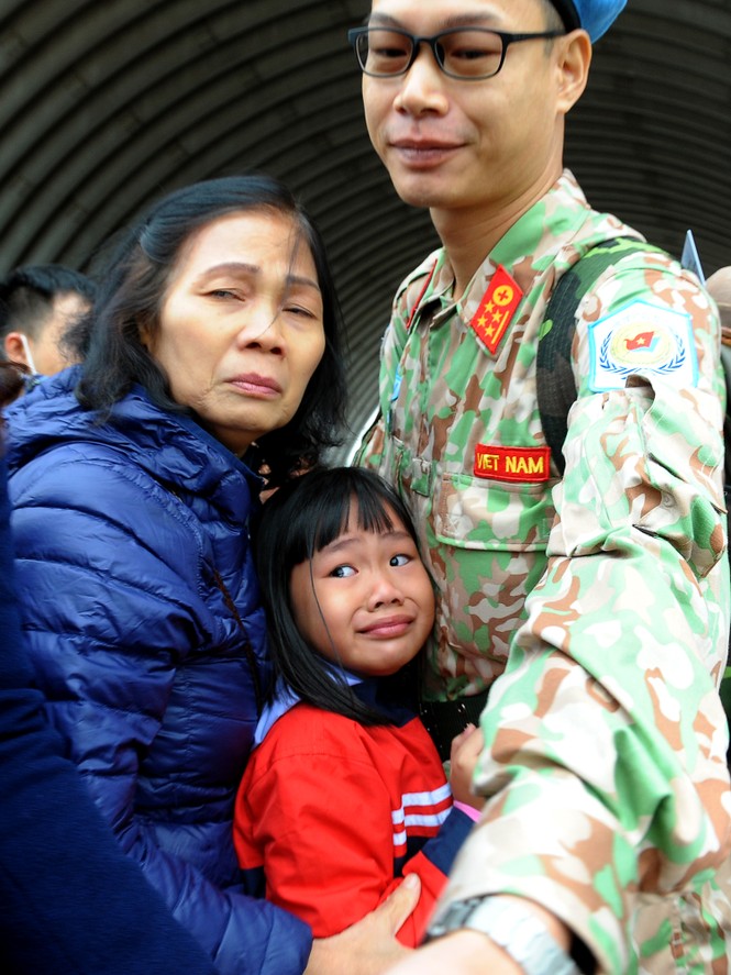 Nước mắt và nụ cười tiễn đoàn bác sĩ Bệnh viện dã chiến cấp 2.2 sang Nam Sundan - ảnh 11