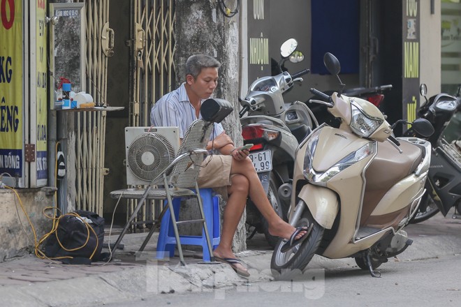Hà Nội trở lại nắng nóng sau ngày mưa dông - ảnh 11