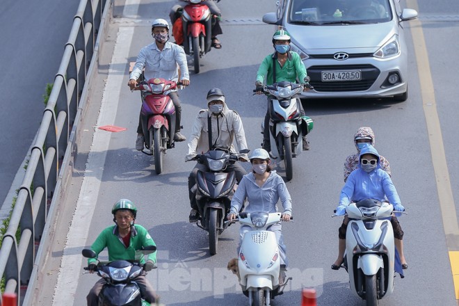 Hà Nội trở lại nắng nóng sau ngày mưa dông - ảnh 1