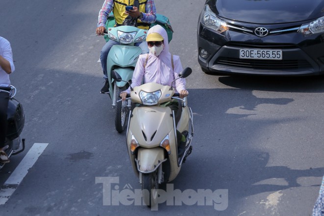 Hà Nội trở lại nắng nóng sau ngày mưa dông - ảnh 3