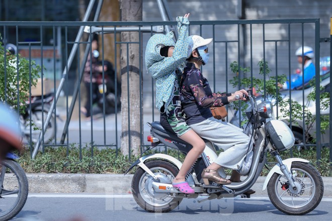 Hà Nội trở lại nắng nóng sau ngày mưa dông - ảnh 5