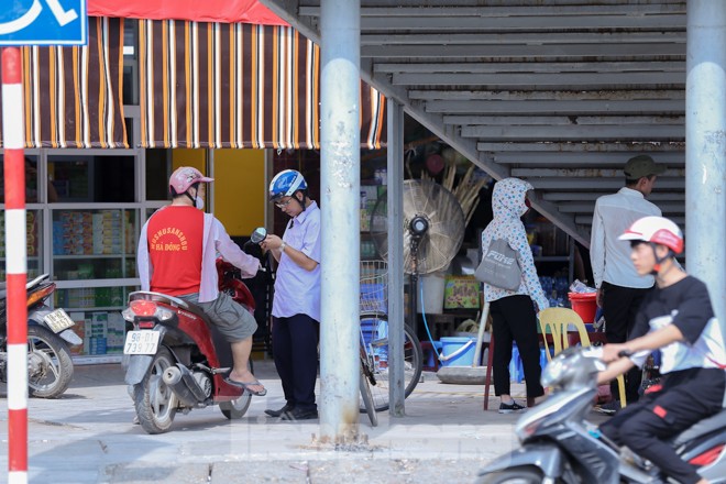 Hà Nội trở lại nắng nóng sau ngày mưa dông - ảnh 7