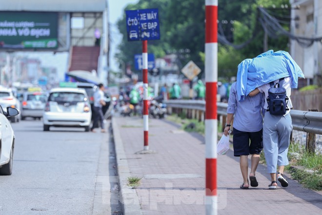 Hà Nội trở lại nắng nóng sau ngày mưa dông - ảnh 9