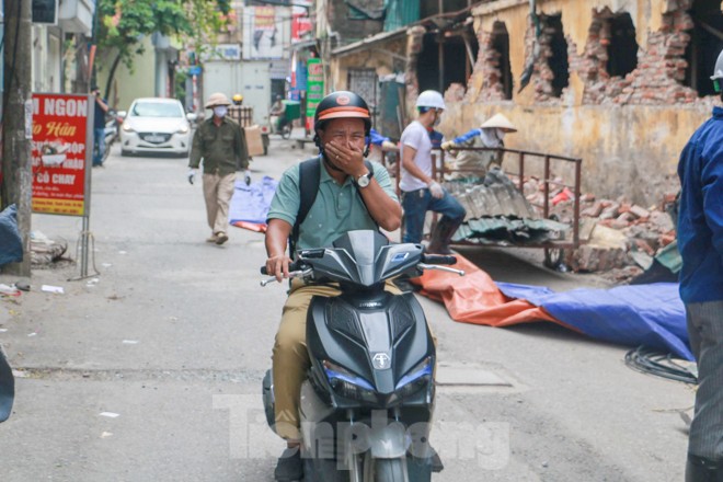Sau một tuần, hiện trường vụ cháy Công ty Rạng Đông mới được phủ bạt - ảnh 5