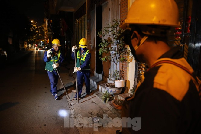 Xuyên đêm hút bùn, nước thải quanh Công ty Rạng Đông - ảnh 2