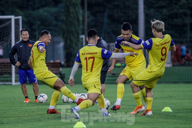 Tuyển Việt Nam vắng nửa quân số trong buổi tập đầu tiên - ảnh 9