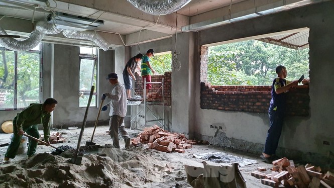 Tiến hành bịt gần 40 ô cửa sổ công trình mở sang hộ liền kề - ảnh 1