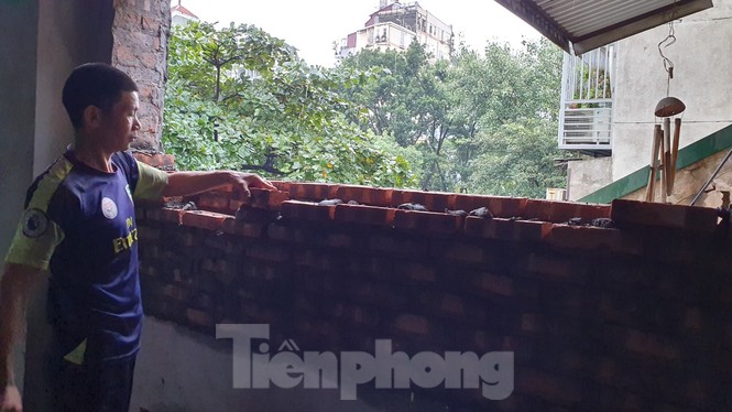 Tiến hành bịt gần 40 ô cửa sổ công trình mở sang hộ liền kề - ảnh 2
