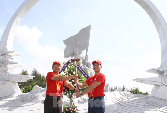 Hành trình “Tôi yêu Tổ quốc tôi” tưởng niệm các chiến sĩ Gạc Ma - ảnh 3