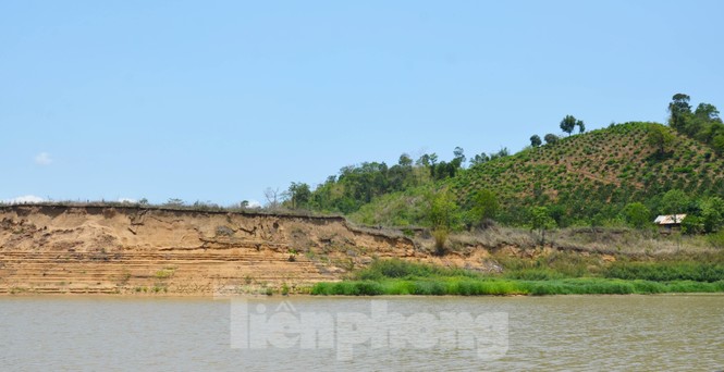 Cùng cảnh sát đường thủy truy quét 'cát tặc' trên Tây Nguyên - ảnh 8