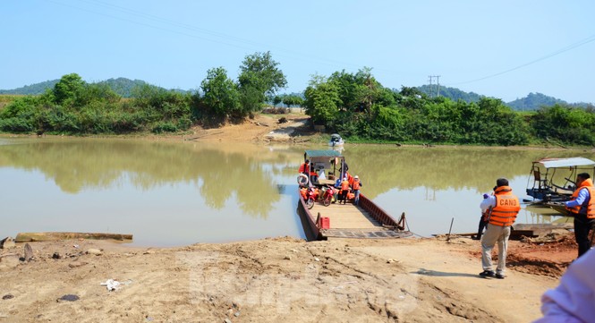 Cùng cảnh sát đường thủy truy quét 'cát tặc' trên Tây Nguyên - ảnh 1