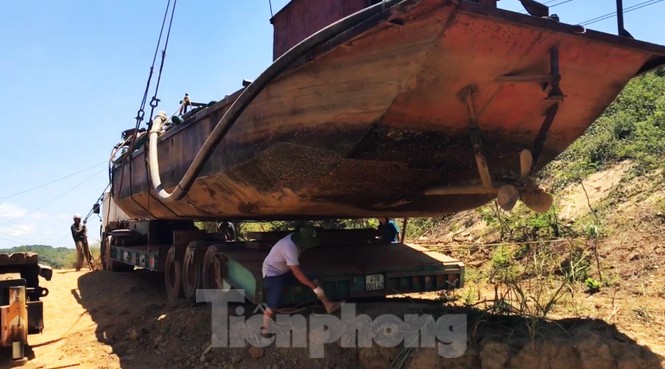 Cùng cảnh sát đường thủy truy quét 'cát tặc' trên Tây Nguyên - ảnh 4