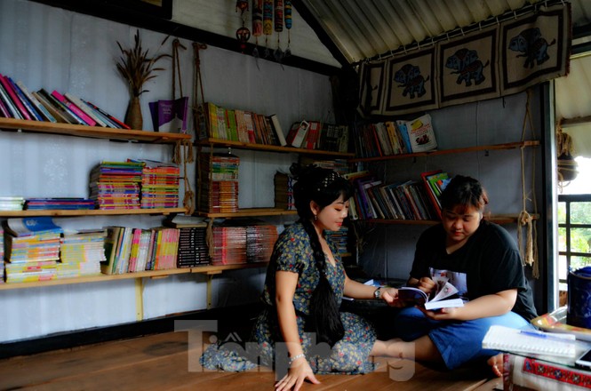 Việc làm đặc biệt ý nghĩa của con gái cố NSND Y Moan ở buôn làng - ảnh 4