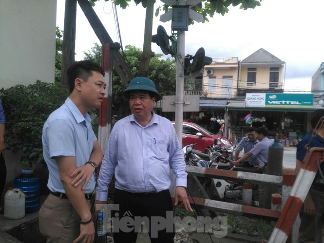 Công nhân đường sắt làm thông trưa khắc phục sự cố lật tàu tại Nam Định - ảnh 2
