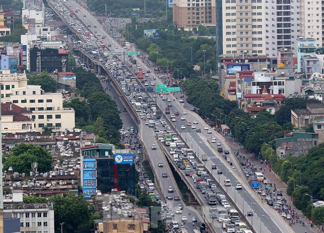 Xe tải chết máy gây ùn tắc kéo dài đường vành đai 3 - ảnh 2