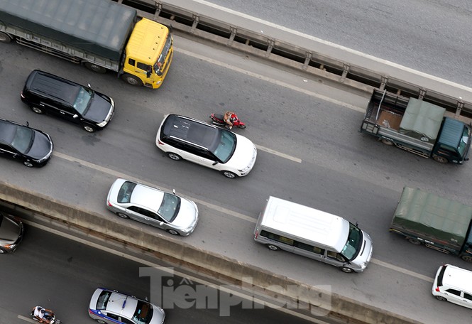 Xe tải chết máy gây ùn tắc kéo dài đường vành đai 3 - ảnh 5