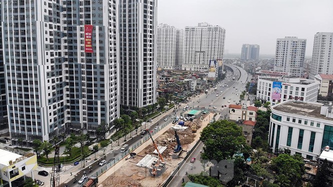 Cận cảnh đường vành đai 2 đoạn đầu cầu Vĩnh Tuy thênh thang sau mở rộng - ảnh 1