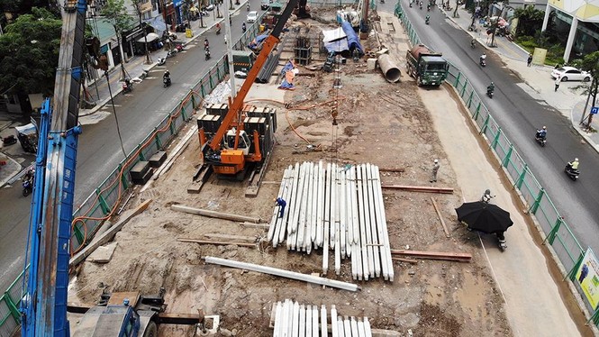 Cận cảnh đường vành đai 2 đoạn đầu cầu Vĩnh Tuy thênh thang sau mở rộng - ảnh 4