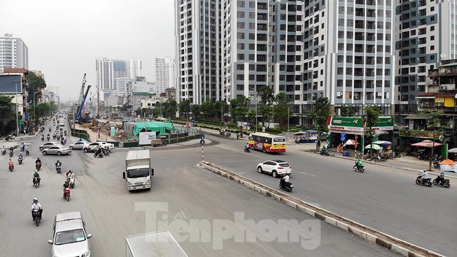 Cận cảnh đường vành đai 2 đoạn đầu cầu Vĩnh Tuy thênh thang sau mở rộng - ảnh 6