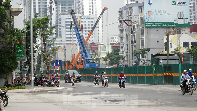 Cận cảnh đường vành đai 2 đoạn đầu cầu Vĩnh Tuy thênh thang sau mở rộng - ảnh 8
