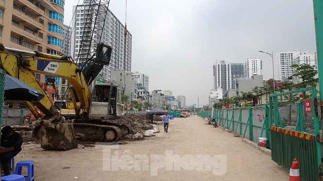 Cận cảnh đường vành đai 2 đoạn đầu cầu Vĩnh Tuy thênh thang sau mở rộng - ảnh 9