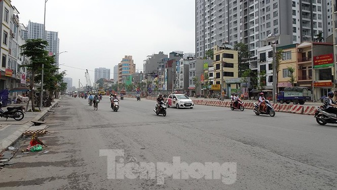 Cận cảnh đường vành đai 2 đoạn đầu cầu Vĩnh Tuy thênh thang sau mở rộng - ảnh 11