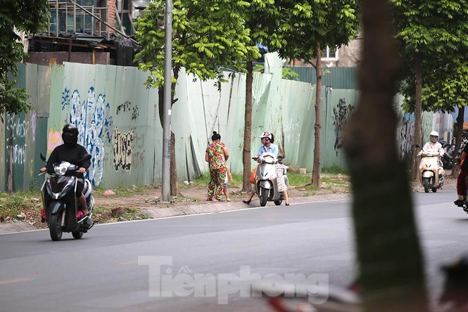 Hiện trạng toà nhà 8B Lê Trực sau nhiều năm yêu cầu 'cắt ngọn' - ảnh 10