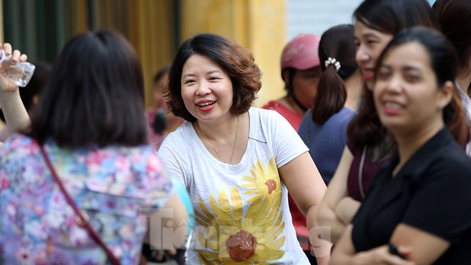 Hơn 75.000 thí sinh Hà Nội bước vào môn thi đầu tiên trong tiết trời dịu mát - ảnh 6