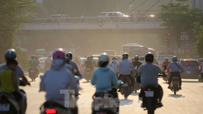 Người dân khốn khổ luồn lách trong khói bụi khi qua đại công trường vành đai 2 - ảnh 4