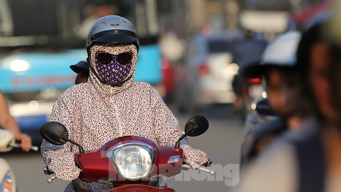 Người dân khốn khổ luồn lách trong khói bụi khi qua đại công trường vành đai 2 - ảnh 9